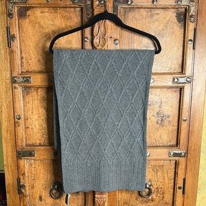 Banana Republic Charcoal Gray Long Cable Knit Scarf Italian Yarn Wool Cashmere